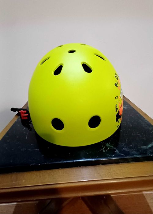 Детска предпазна каска "TEMPISH SKILLET" за скейтборд, ролери, колело.