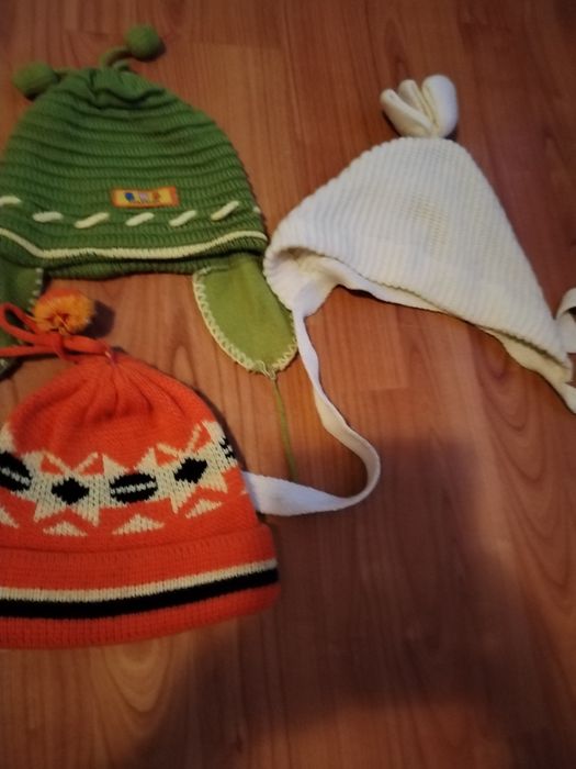 Lot căciuli și dresuri