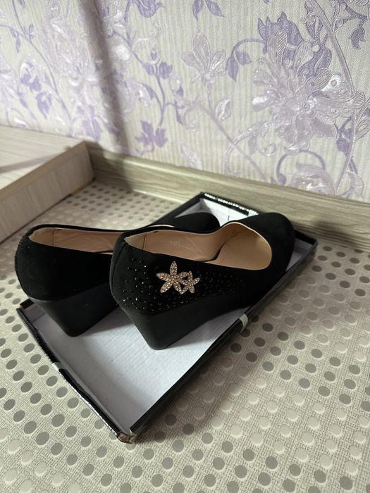 Туфли черные на платформе в отличном состоянии