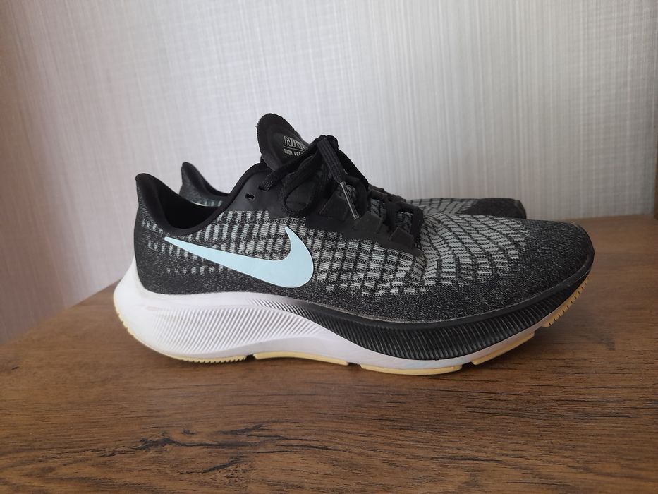 Nike Air Zoom Pegasus 37 дамски маратонки 38.5 номер.