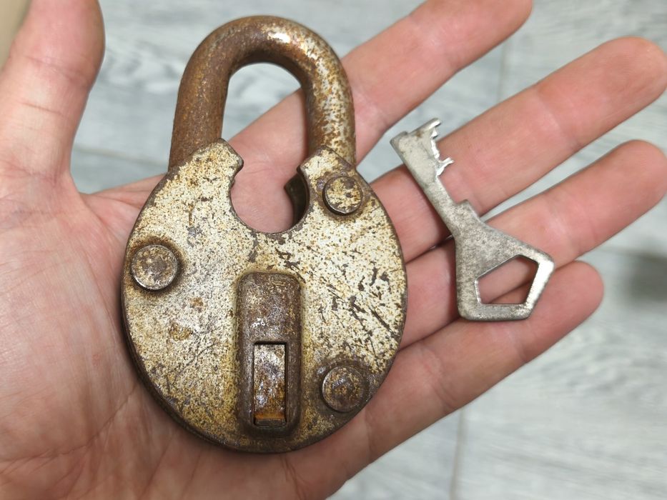 Советский антикварный замок