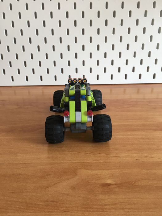 Masinuta Lego Technic pull-back