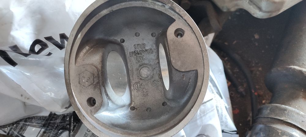 Поршня КамАЗ 8 штук