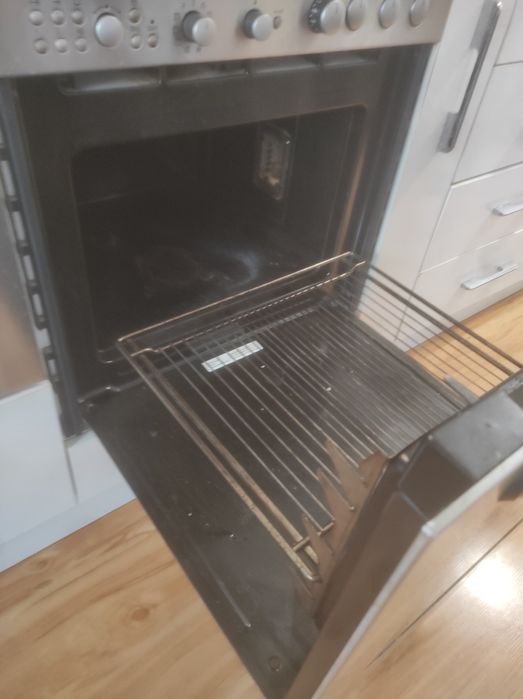 Фурна с микровълнова и котлони 80лв.