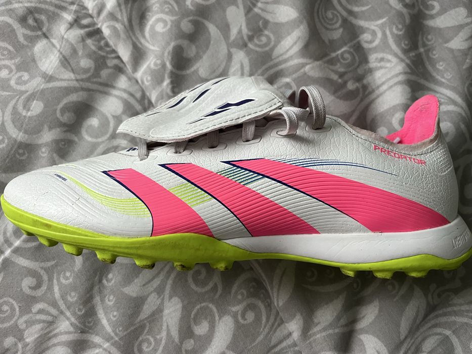 Ghete de fotbal /sintetic Adidas Predator
