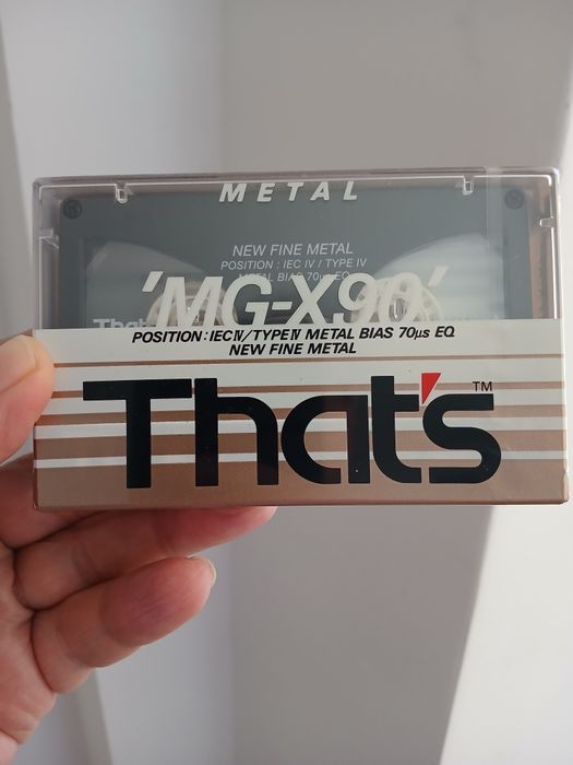 Aceasta este o casetă audio sigilată That's MG-X 90 de tip IV (Metal)