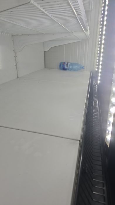 Vitrina bauturi/ lactate