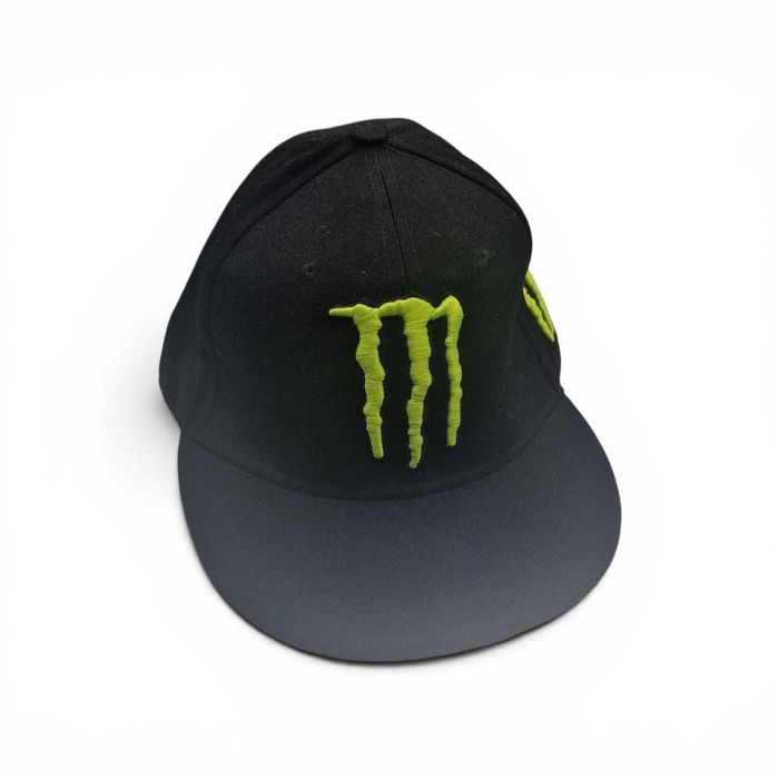 șapcă neagră cu logo-ul Monster Energy