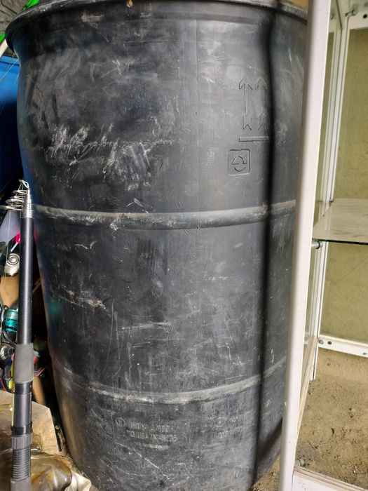 Пластиковая 200 литр. бочка