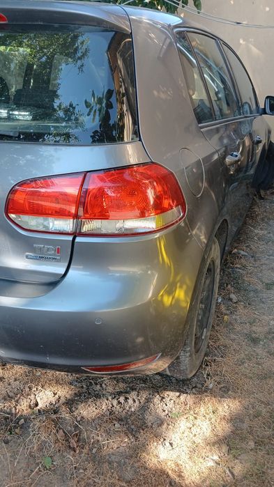 Vand golf 6   1.6tdi euro 5 din 2010 la 3500 euro sau schimb cu nisan quasghai 1.5 motorina