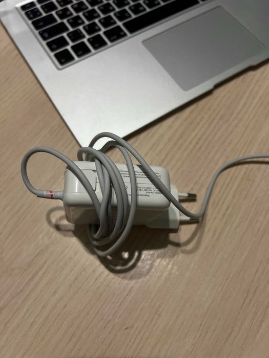 Macbook Air (13-inch, 2017)