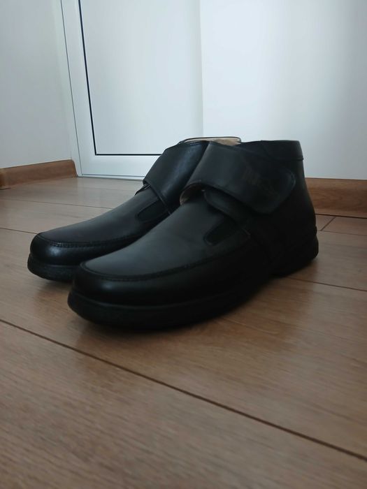 Продавам мъжки мокасинки