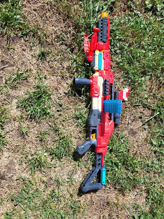 Sniper cu incarcator orizontal si multe atasamente