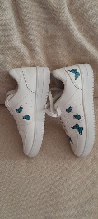 Спортни обувки бели