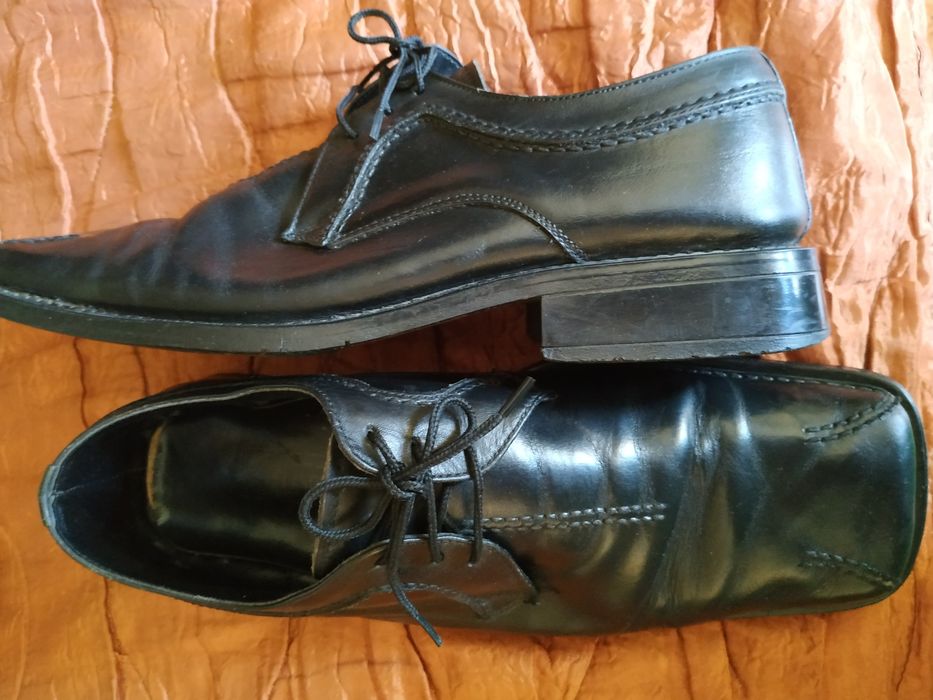 Продавам мъжки обувки естествена кожа