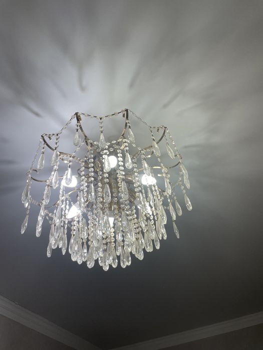 Продам  люстру