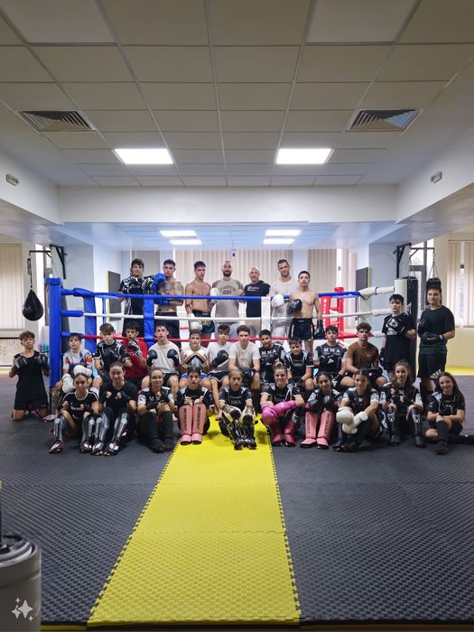 Cursuri de Kickboxing Kempo Grappling BJJ Karate MMA