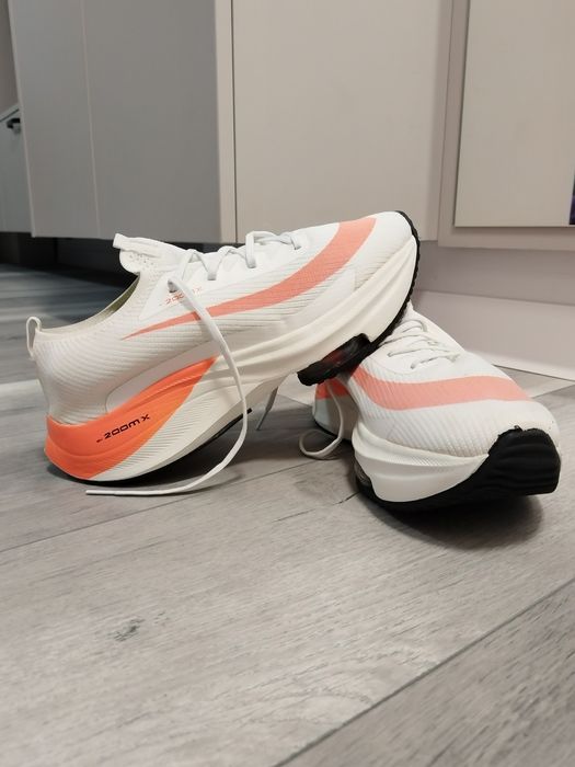 De vânzare adidași nike mărimea 44, în stare foarte buna