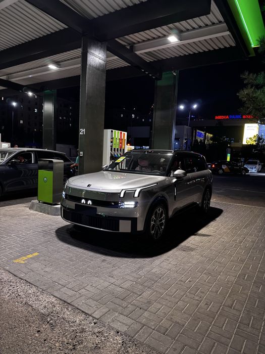 Lynk & Co 900 идеал