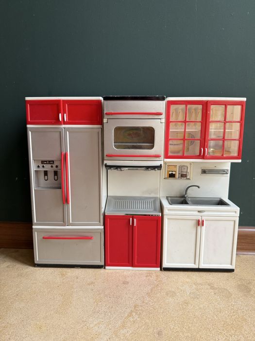 Продаётся игрушка кухня для девочки