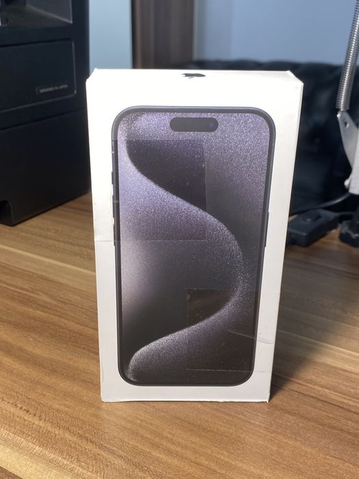 iPhone 15 Pro• 256 GB • Black Titanium