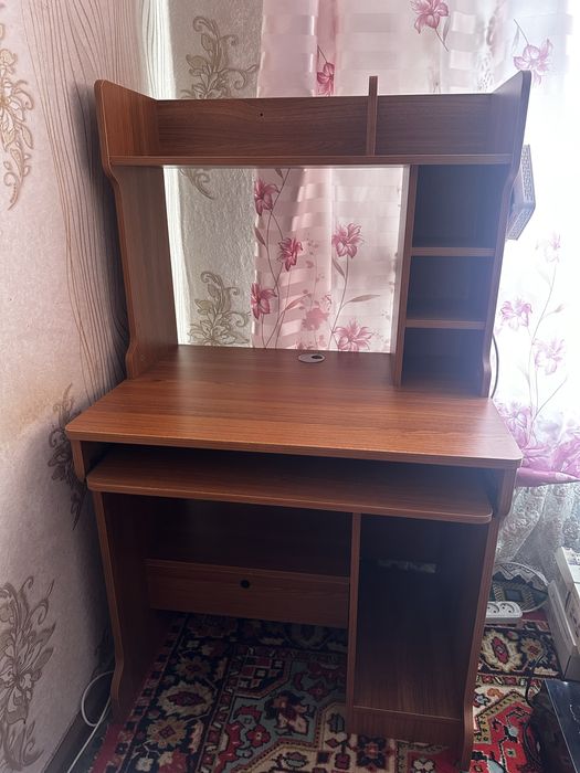 Продам компьютерный стол