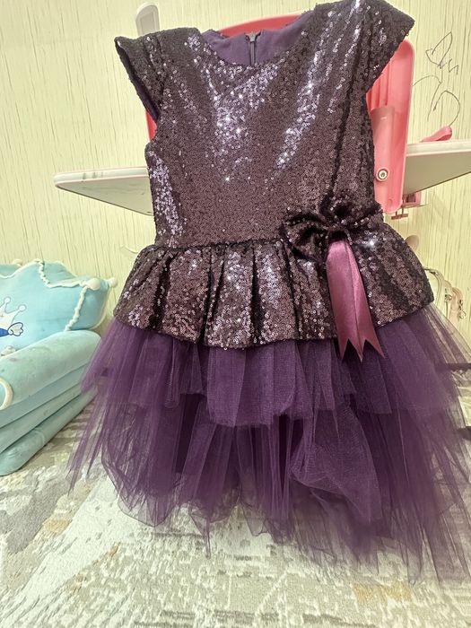 Продам платья на девочек