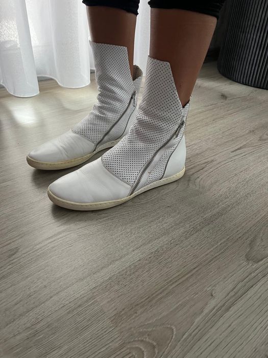 Дамски бели боти