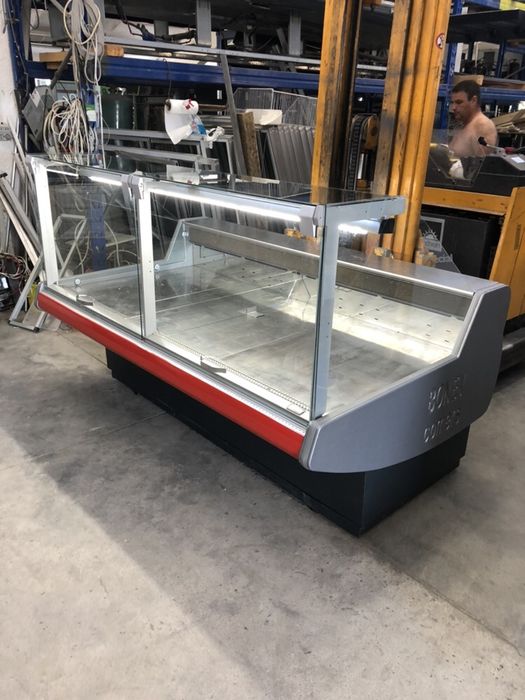 Щандова витрина за месо ,колбаси,сирена с прави стъкла