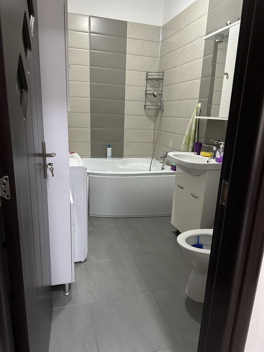 Garsonieră modernă, bloc nou, centrală proprie, parcare, 182/343 în fața blocului