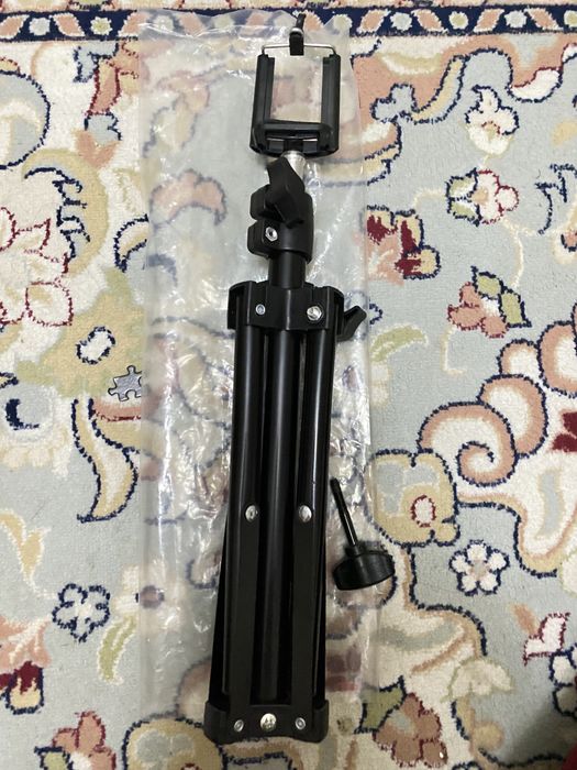 Продаю штатив за 2.000 тг.НОВЫЙ