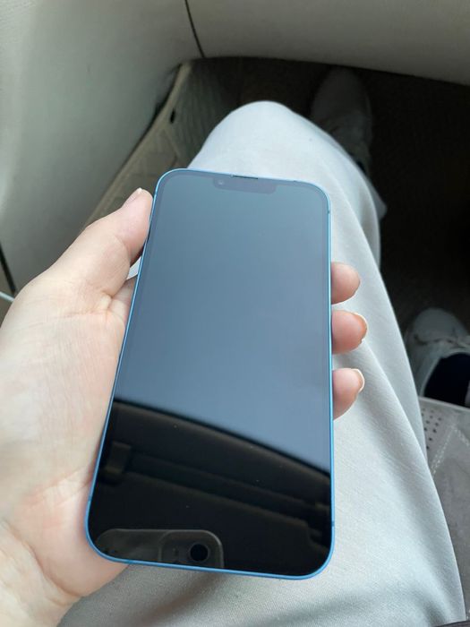 Продам Iphone 13