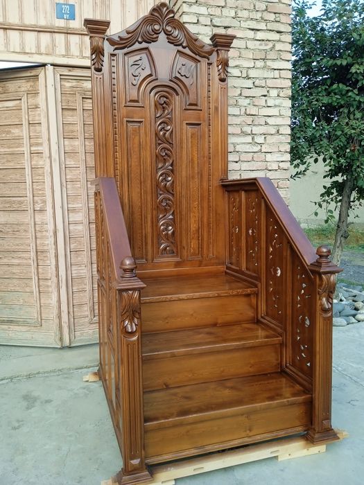 Yogʻoch eshik va mebellar