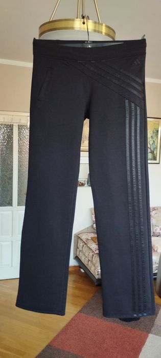 Ново, без етикети, долнище на анцуг Adidas , размер М