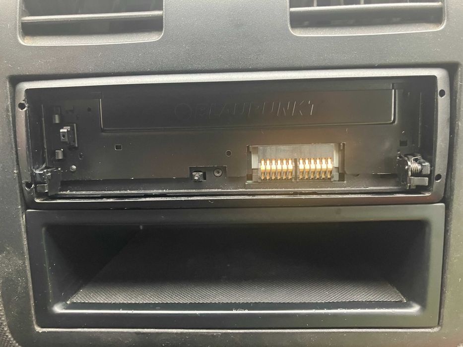 Продавам авторадио CD