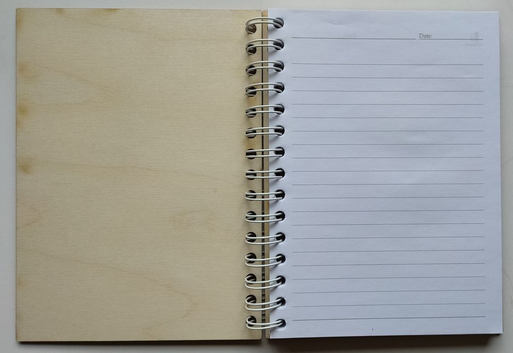 Персонализирани тефтери с дървени корици