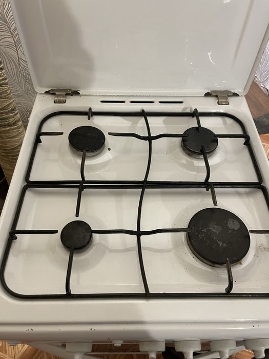 Продам газ плиту все работает.