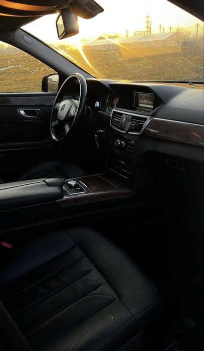 Mercedes E200 / Al doilea proprietar / Cutie Automata / Elegance