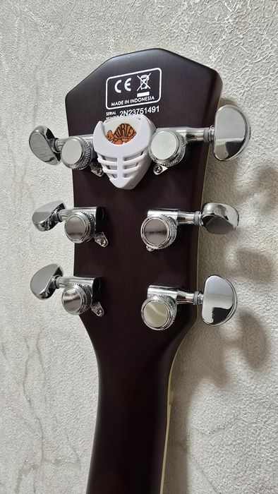 Продам электрогитару