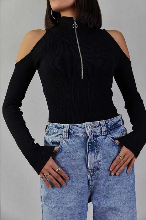 Новый Лонгслив в рубчик с открытыми плечами