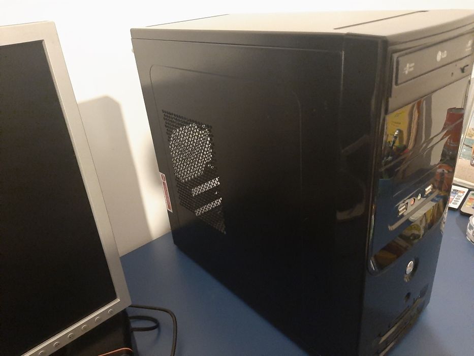 Sistem pc +tastatura,mouse,boxe și monitor