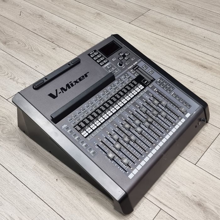 Amanet F28: Mixer audio Roland M-200i