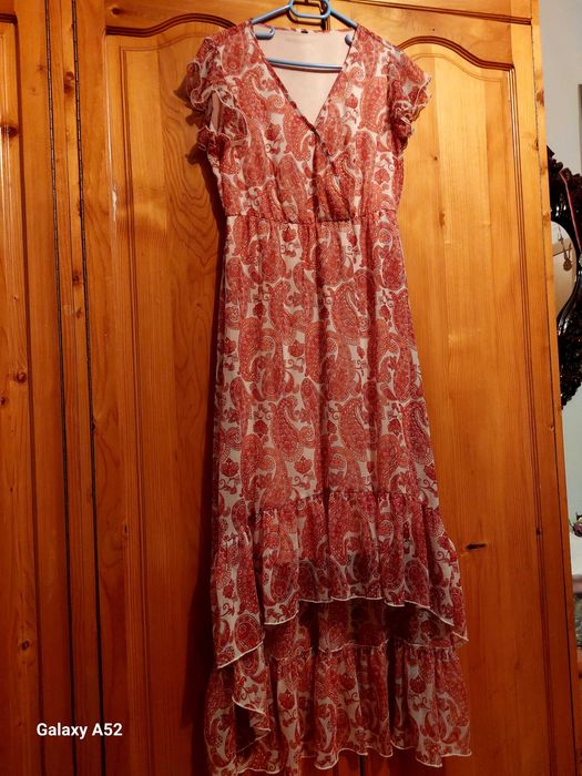 Продавам    голям размер дамски рокли