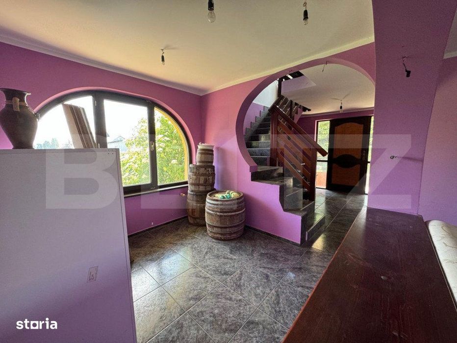Casa , 330 mp si 1300mp teren, zona Plopeni