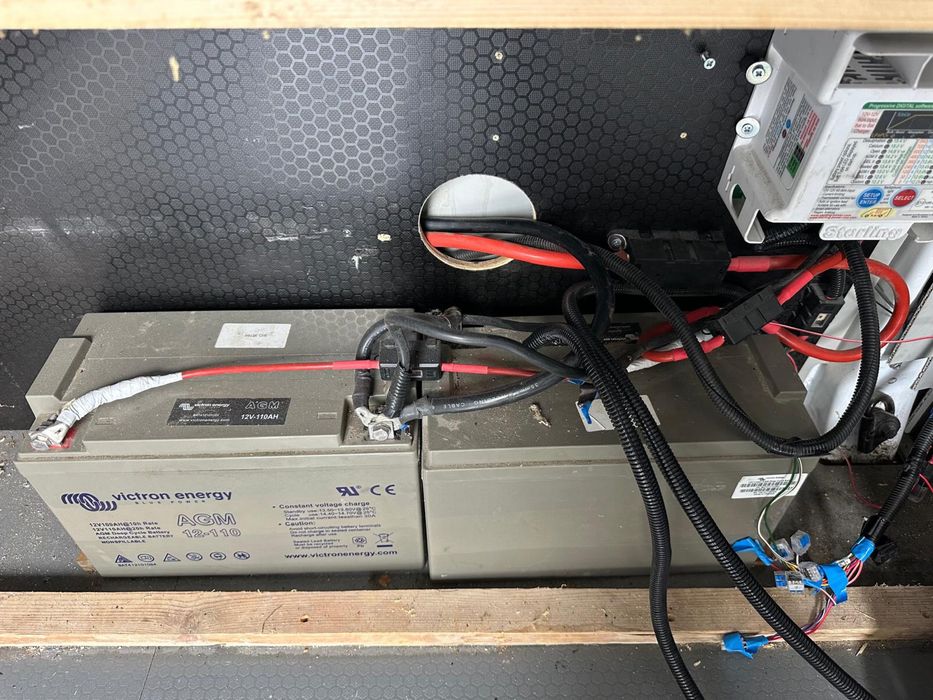 Victron Energy phoenix 230v / 12v 1600va