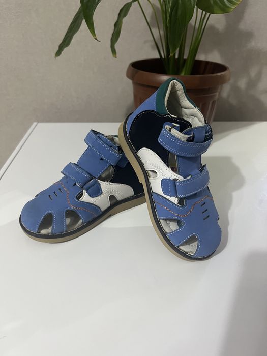 Продаются детские сандали , новые.