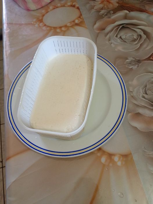 Vând brânză de capra