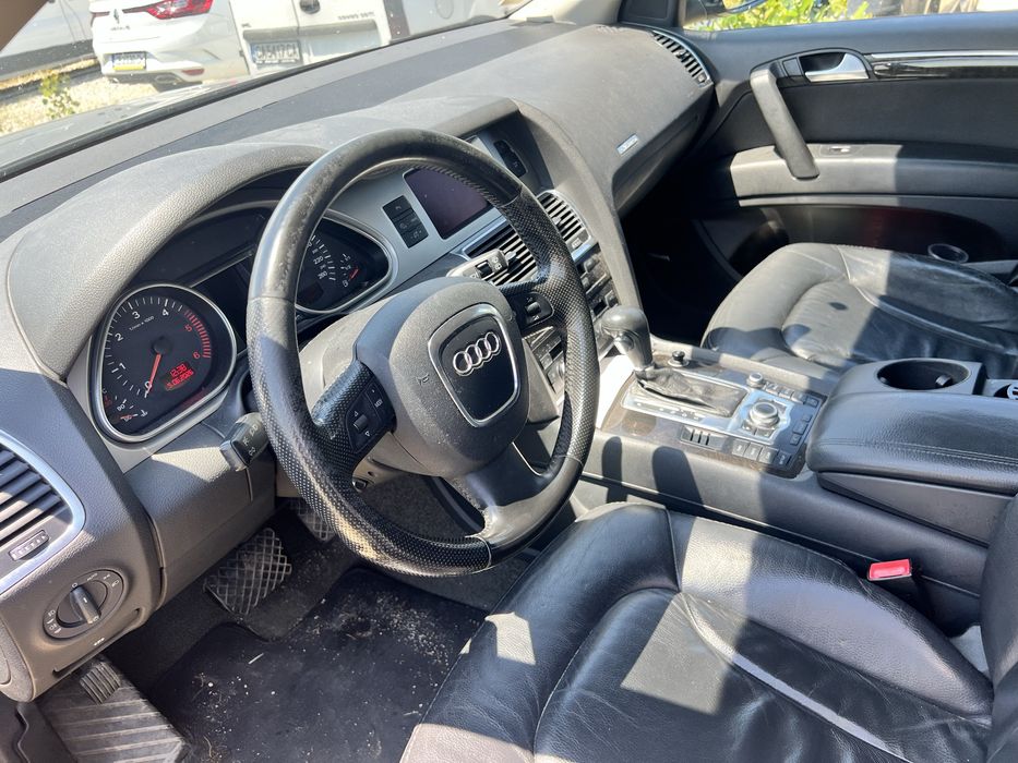 Продавам Audi Q7
