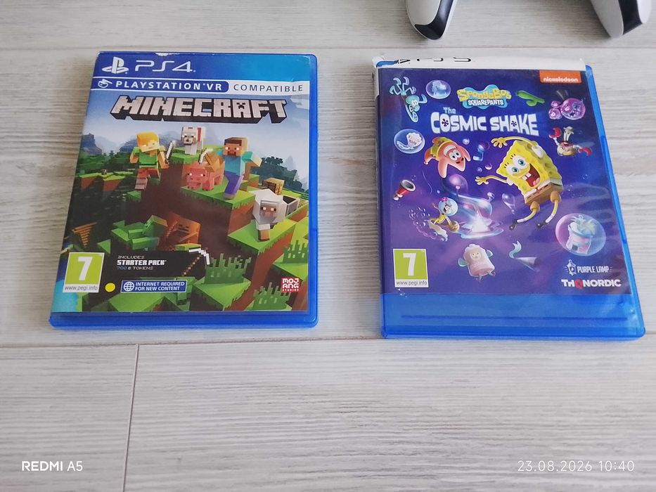 Playstation 5 с 2 акаунта и купени игри вътре с два джойстика