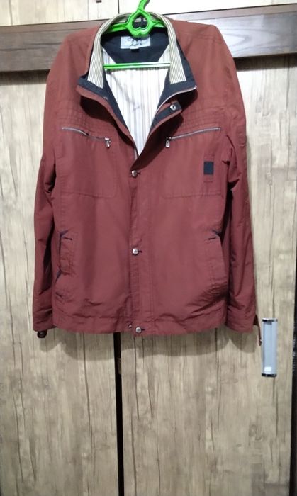 Продаю мужскую куртку осеннюю